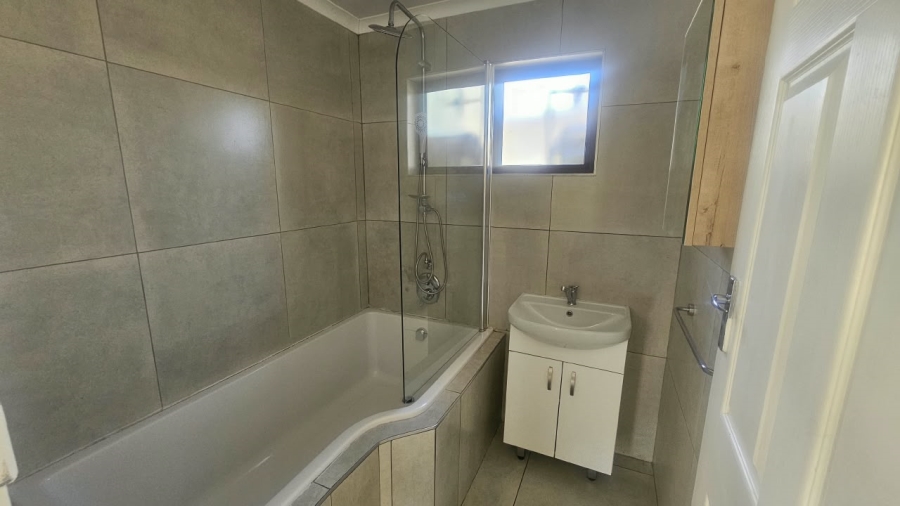 To Let 3 Bedroom Property for Rent in Riebeeckstad Free State